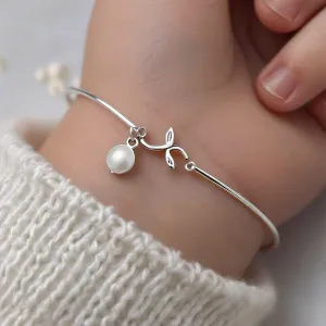 Amphitrite Sterling Silver Leaf Infant Pearl Childrens Bracelet