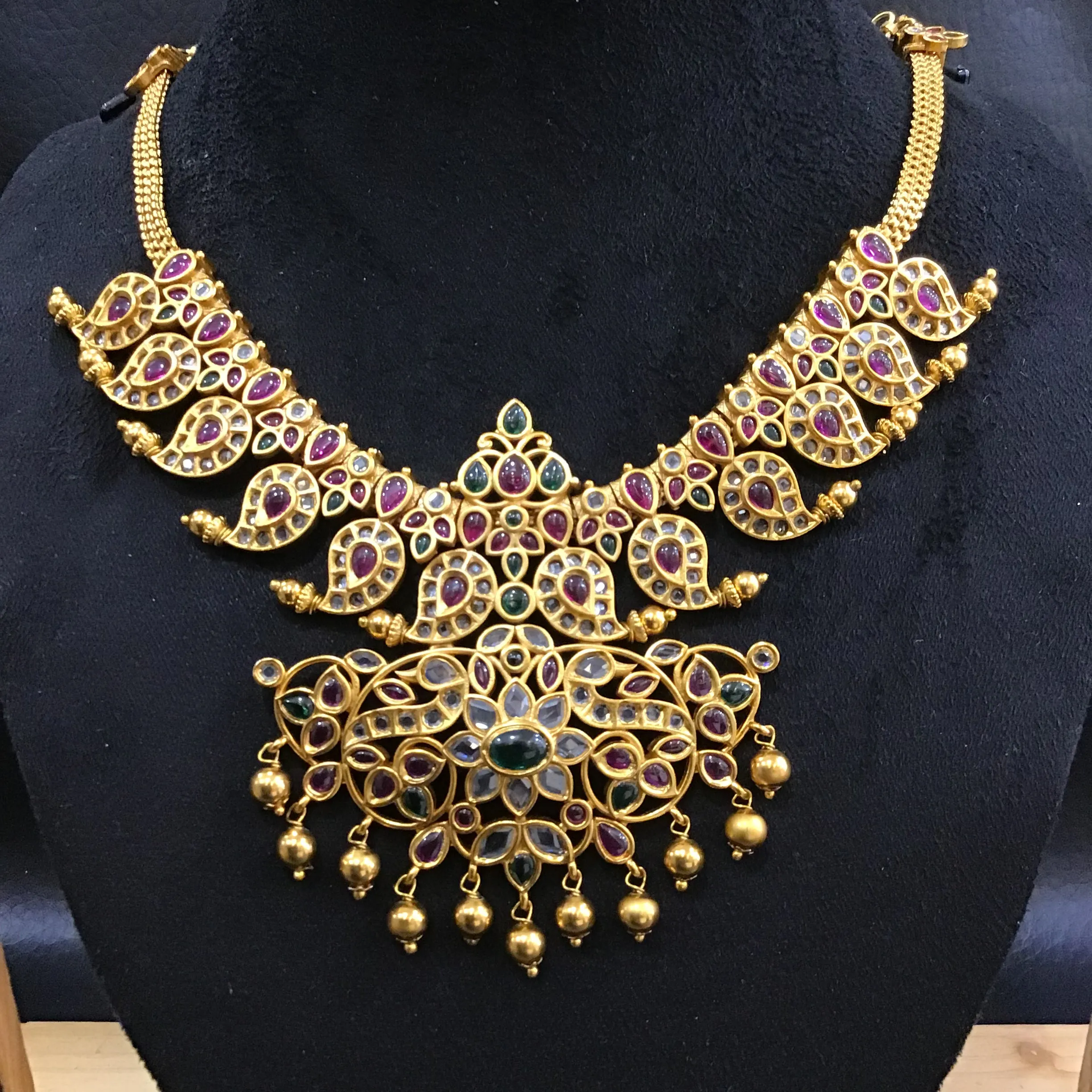 Ruby Green Gold Look Necklace Set 16697-3844