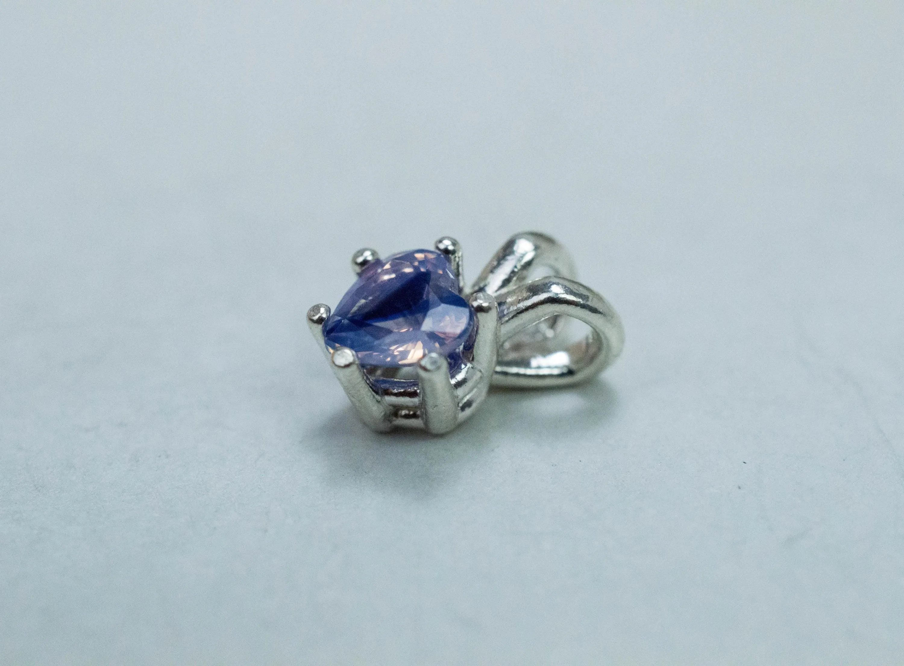 Sapphire Pendant; Natural Untreated Vietnam Sapphire; 0.700cts
