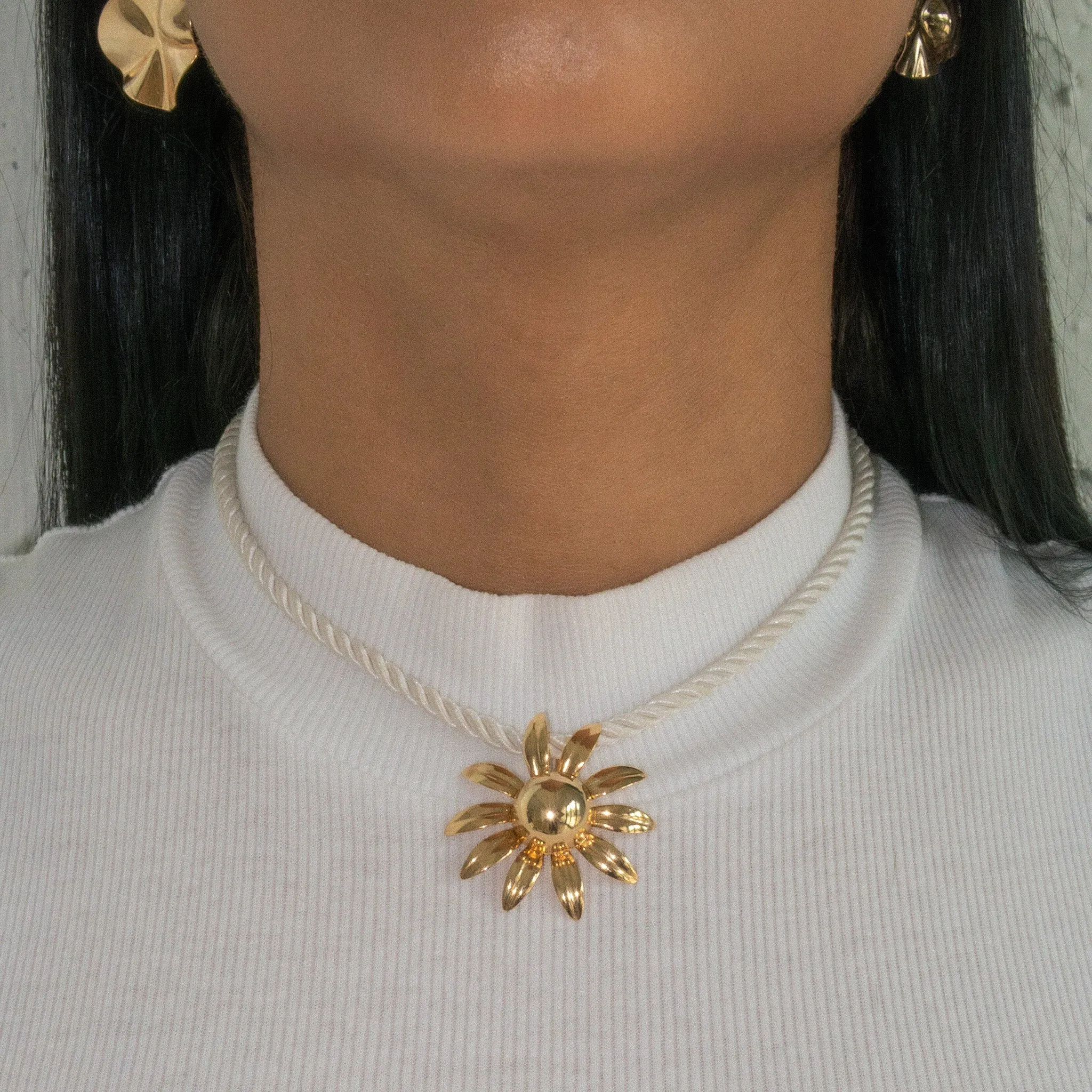 Verano Flower Choker