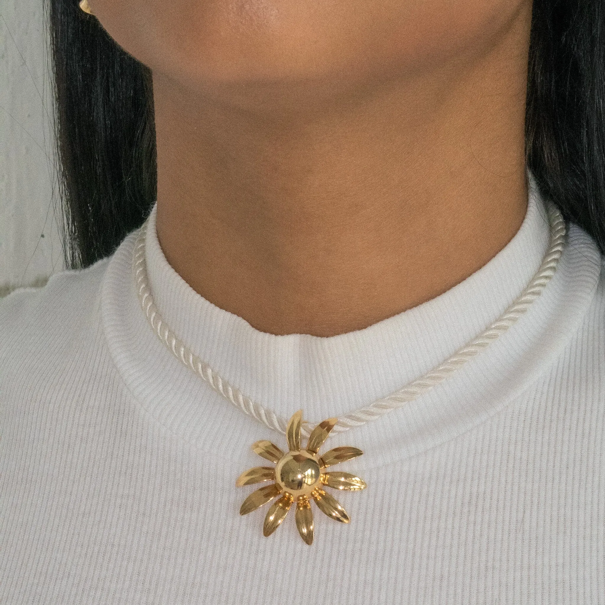 Verano Flower Choker